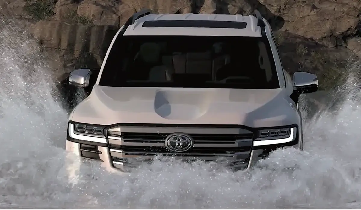 Toyota - Land Cruiser VX - Best Car Rentals - Best Preowned Car - Exclusive Concierge Club.webp